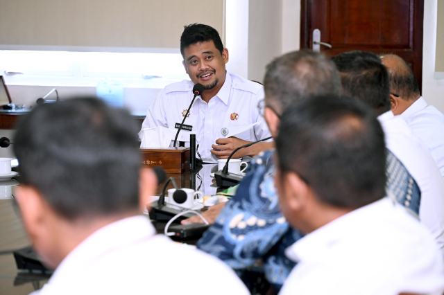 Gubernur Sumut Bobby Nasution memimpin Rapat Produksi dan Hilirisasi Komoditas Jeruk bersama Kabupaten Karo, Simalungun, Pakpak Bharat dan Dairi di Ruang Rapat Gubernur Sumut, lantai 10 Kantor Gubernur Sumut, Jalan Diponegoro No. 30, Medan, Rabu (21/5/2025). Foto/Diskominfo Sumut