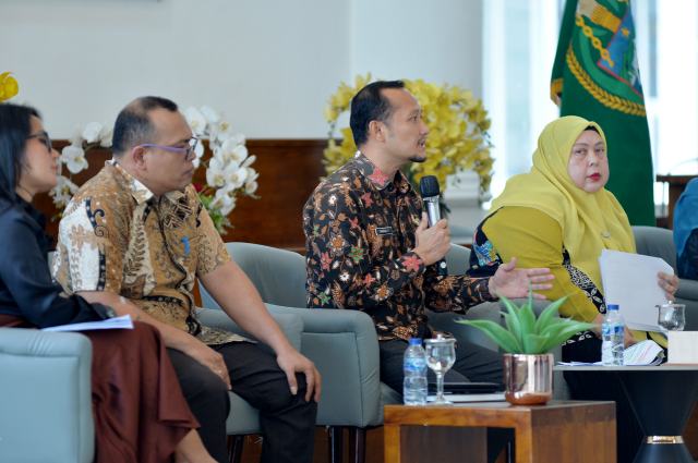 Pemerintah Provinsi Sumatera Utara (Sumut) melalui Biro Hukum Sekretariat Daerah Provinsi Sumut melakukan Konferensi Pers terkait bantuan hukum dan perlindungan rakyat melalui restorative justice di Lobby Dekranasda Lantai 1 Kantor Gubernur Sumut Jalan Diponegoro Kota Medan, Jumat (26/9/2025). Foto/Diskominfo Sumut