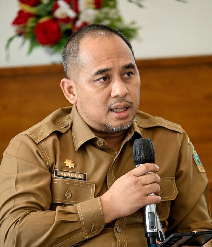 Kadis PUPR Sumut Hendra Darmawan Siregar saat melakukan konferensi pers di ruang Dekranasda lantai 1 Kantor Gubernur Sumut, Jalan Diponegoro Sumut, Senin (22/9/2025). Foto/Diskominfo Sumut