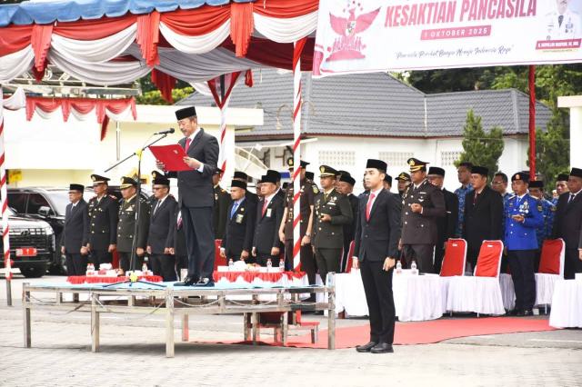 Bupati Madina memimpin upacara hari kesaktian Pancasila.