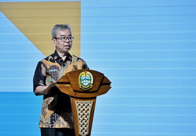 Sekretaris Dinas Komunikasi dan Informatika (Kominfo) Sumut Ahmad Yazid Matondang mewakili Kadis Kominfo Sumut Erwin Hotmansah Harahap membuka Monitoring dan Evaluasi Pengelolaan Lapor! Lingkup Provinsi Sumatera Utara di Aula Raja Inal Siregar Kantor Gubernur Sumut Jalan Diponegoro Nomor 30 Medan, Kamis (30/10/2025).