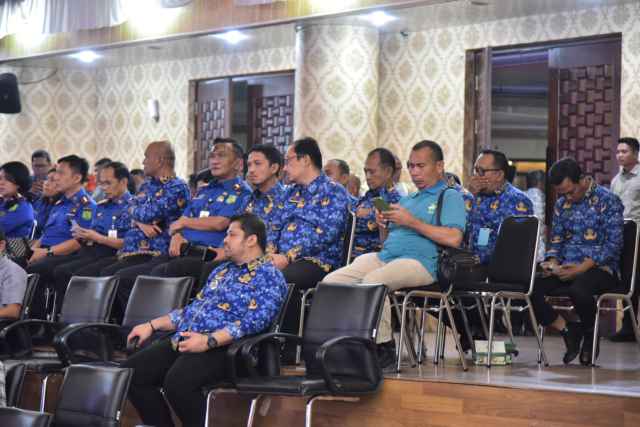 Rapat Paripurna DPRD Kota Medan tentang Acara Penyampaian Laporan Panitia Khusus, Pendapat Fraksi-Fraksi DPRD dan Penandatangan/Pengambilan Keputusan DPRD Kota Medan sekaligus Persetujuan Bersama DPRD Kota Medan dengan Kepala Daerah atas Ranperda Kota Medan tentang Pencegahan dan Penanggulangan Kebakaran (P2K), di Gedung DPRD Kota Medan, Jalan Kapten Maulana Lubis No 1, Medan, Senin (17/11/202).