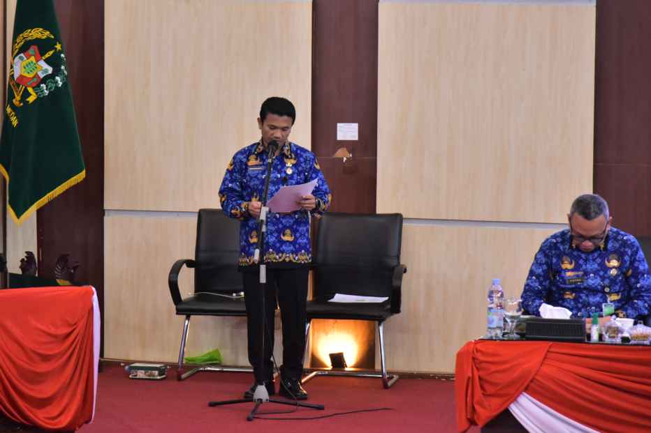Pembacaan konsep persetujuan ranperda yang dibacakan oleh Kabag Persidangan Andreas Willy Simanjuntak.