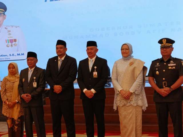 Gubernur Sumatera Utara, Bobby Afif Nasution, melantik Sulaiman Harahap sebagai Penjabat (Pj) Sekretaris Daerah Provinsi Sumatera Utara (Sekda Provinsi Sumut), di Aula Raja Inal Siregar, Kantor Gubernur Sumut, Jalan P. Diponegoro, Medan, Senin (3/11/2025).