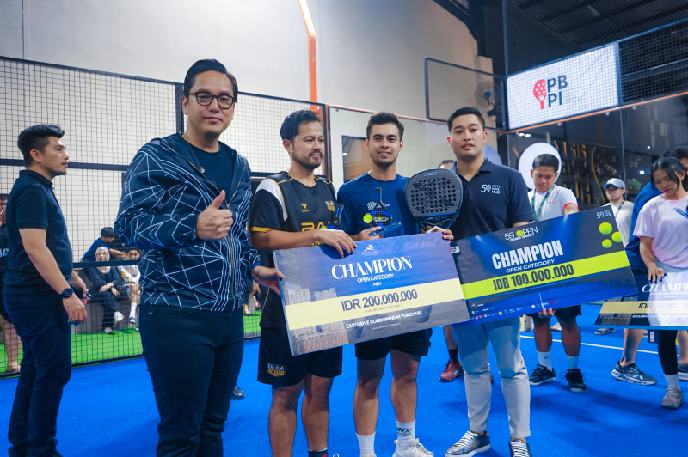 Wali Kota Medan, Rico Tri Putra Bayu Waas menghadiri penutupan turnamen Padel bertajuk "Padel Tournament 59 Open", yang berlangsung di 59 Fifty Nine Hub, Jalan Mongonsidi, Kecamatan Medan Polonia, Minggu (2/11/2025) malam