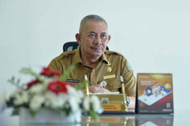 Pj Sekretaris Daerah Provinsi Sumatera Utara (Sumut) Sulaiman Harahap membuka secara resmi Webinar Sumut Berkah secara daring melalui aplikasi Zoom Meeting di Ruang Kerja Lantai 9 Kantor Gubernur Sumut Jalan Diponegoro Kota Medan, Senin (6/4/2026).