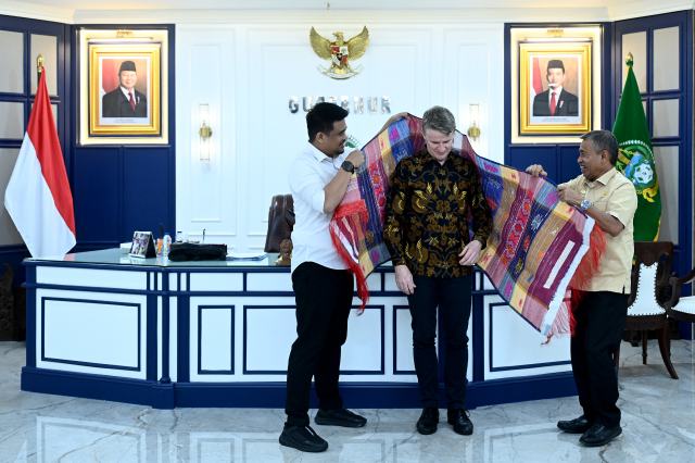 Gubernur Sumatera Utara (Sumut) M. Bobby Afif Nasution didampingi para OPD menerima kunjungan kehormatan Duta Besar Australia untuk Indonesia, Rod Brazier, di Ruang Kerja Gubernur lantai 10 Kantor Gubernur Sumut, Jalan Diponegoro Nomor 30, Medan, Selasa (12/5/2026). Foto/Diskominfo Sumut