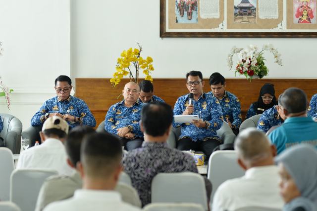 Pemerintah Provinsi Sumatera Utara (Sumut) melalui Dinas Pertanian dan Ketahanan Pangan Provinsi Sumut melakukan Konferensi Pers terkait ketersediaan bahan pokok menjelang Hari Raya Iduladha 1447 H. Kegiatan yang difasilitasi Dinas Kominfo Sumut ini berlangsung di Lobby Dekranasda Lantai 1 Kantor Gubernur Sumut Jalan Diponengoro Kota Medan, Rabu (20/5/2026). Foto/Diskominfo Sumut