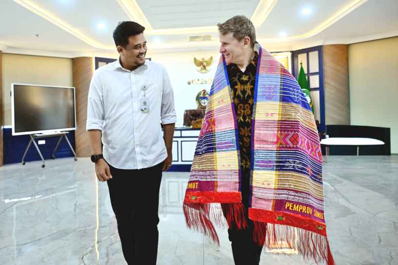 Gubernur Sumatera Utara (Sumut) Muhammad Bobby Afif Nasution menerima kunjungan kehormatan Duta Besar Australia untuk Indonesia, Rod Brazier, di Ruang Kerja Gubernur lantai 10 Kantor Gubernur Sumut, Jalan Diponegoro Nomor 30, Medan, Selasa (12/5/2026).