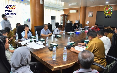 Rapat Dengar Pendapat (RDP) dengan pemilik pabrik, warga dan pihak OPD Pemko Medan di gedung dewan, Selasa (2/6/2026).