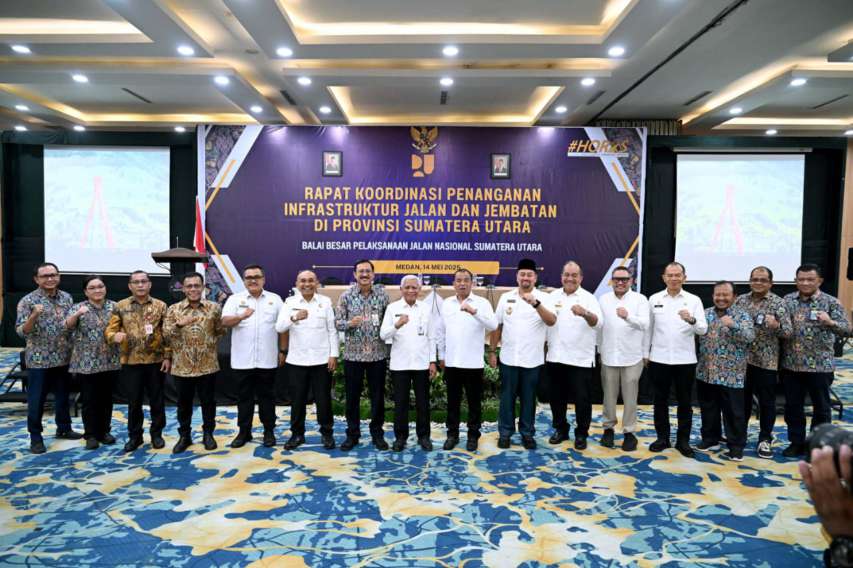 Wakil Gubernur Sumut Surya menghadiri Rapat Koordinasi Penanganan Infrastruktur Jalan dan Jembatan di Provinsi Sumut yang diselenggarakan oleh Balai Besar Pelaksanaan Jalan Nasional Sumut di Aula Inna Hotel Grand Inna, Jalan Balai Kota, Medan, Rabu (14/5/2025).