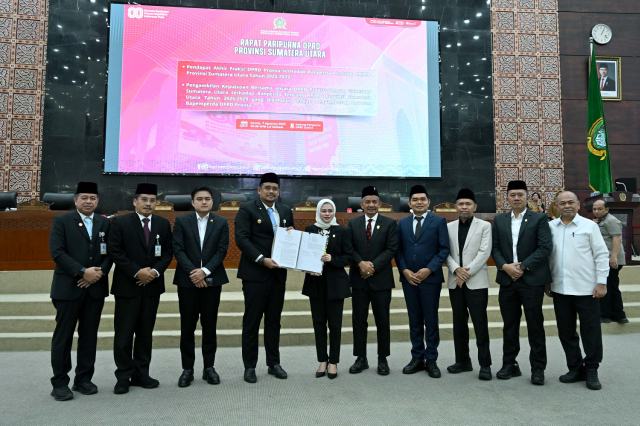 Gubernur Sumut Bobby Nasution menghadiri Rapat Paripurna DPRD Sumut dengan agenda Pengambilan Keputusan Bersama antara DPRD Sumut dengan Gubernur Sumut terhadap Ranperda tentang RPJMD Provinsi Sumut Tahun 2025-2029 di Ruang Rapat Paripurna DPRD Sumut, Jalan Imam Bonjol, Medan, Kamis (7/8/2025). Foto/Diskominfo Sumut