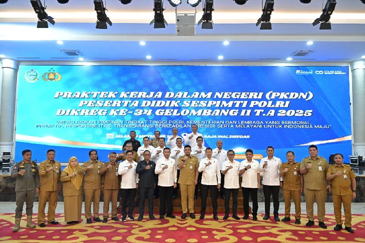 Gubernur Sumatera Utara (Sumut) Bobby Nasution menerima kunjungan peserta didik Sekolah Staf dan Pimpinan Tinggi (Sespimti) Polri Dikreg ke-34, di Aula Raja Inal Siregar, Kantor Gubernur Sumut, Jalan Diponegoro Nomor 30 Medan, Selasa (9/9/2025). Foto/Diskominfo Sumut