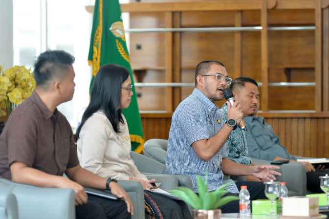 Pemerintah Provinsi Sumatera Utara (Sumut) melalui Dinas Pendidikan Provinsi Sumut melakukan Konferensi Pers terkait Perkembangan Program Unggulan Bersekolah Gratis (PUBG) dan kurikulum Marsipature Hutanabe, di Lobby Dekranasda Lantai 1 Kantor Gubernur Sumut Jalan Diponegoro Kota Medan, Jumat (14/11/2025).
