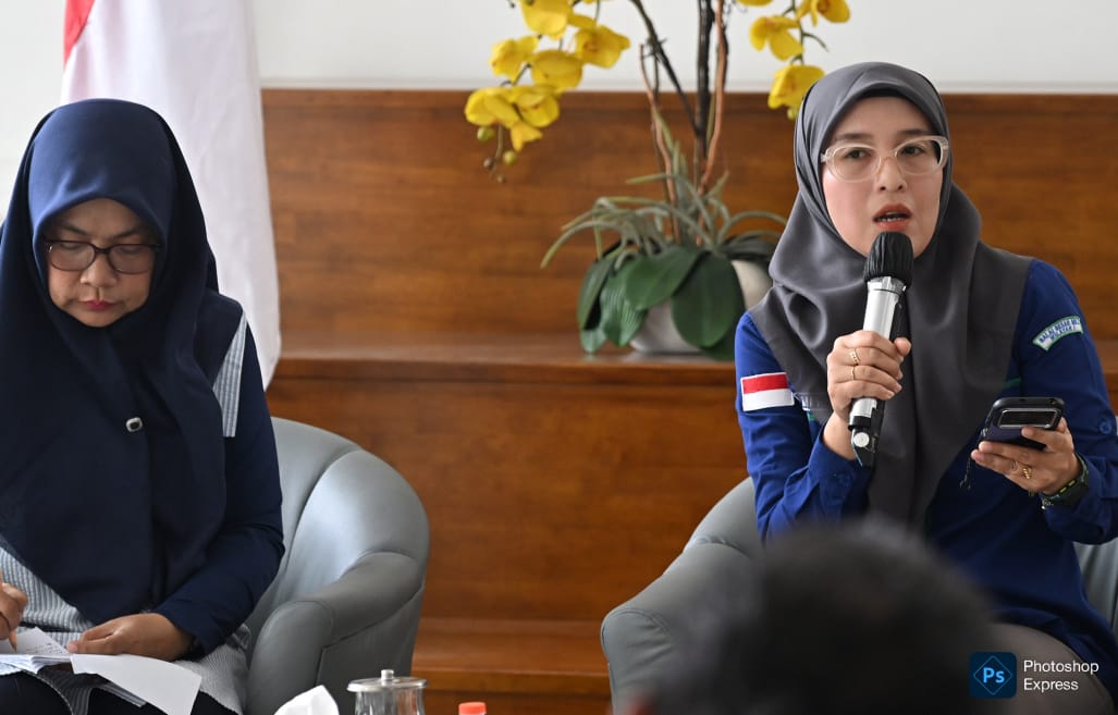 Prakirawan BMKG Wilayah I Sumut Endah Paramita saat memberikan penjelasan pada konferensi pers di Kantor Gubernur Sumut, Medan. (Diskominfo Sumut)