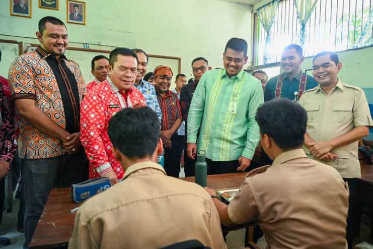 Gubernur Sumut Muhammad Bobby Afif Nasution meninjau SMA Negeri 5 Pematangsiantar, Kecamatan Martoba, Kota Pematangsiantar, Kamis (16/4/2026).