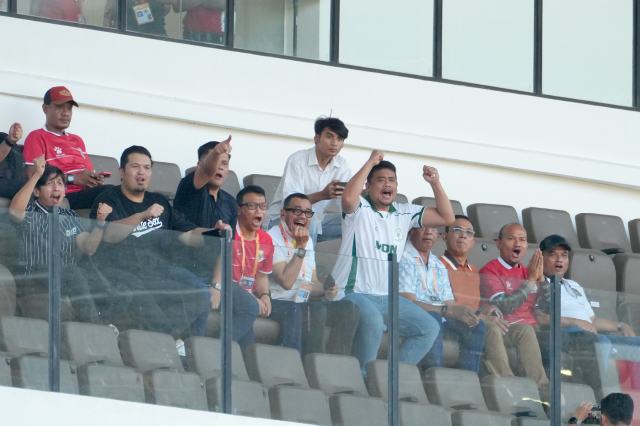 Gubernur Sumatera Utara (Sumut) Bobby Nasution menyaksikan pertandingan perebutan peringkat ketiga pada ajang Asean U-19 Boys' Bank Sumut Championship 2026 antara Indonesia melawan Kamboja di Stadion Utama Sumatera Utara, Batang Kuis, Kabupaten Deliserdang, Sabtu (13/6/2026). Foto/Diskominfo Sumut 
