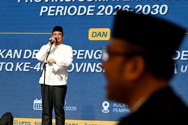 20260615_132642_resize_98 Bobby Nasution saat melantik Pengurus Lembaga Pengembangan Tilawatil Quran (LPTQ) Sumut periode 2026-2030 serta Dewan Pengawas dan Dewan Hakim Musabaqah Tilawatil Quran (MTQ) ke-40 Sumut Tahun 2026 di Aula Raja Inal Siregar, Kantor Gubernur Sumut, Minggu (14/6/2026).