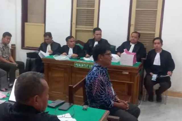 _3948_Sidang-Korupsi-Smartboard-Rp29-5-M--Hakim-Soroti-Dokumen-Bimtek-yang-Belum-Disita