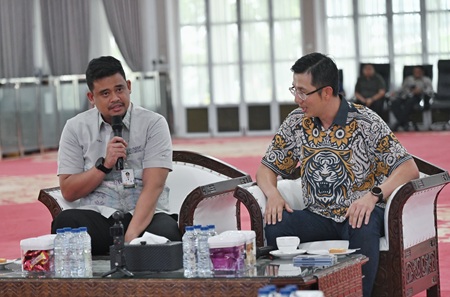 Gubernur Sumatera Utara (Sumut) Muhammad Bobby Afif Nasution menerima audiensi EVP-Head Of Circle Sumatera PT. Indosat Ooredoo Hutchison di Aula Tengku Rizal Nurdin Jalan Sudirman Nomor 41 Medan, Kamis (4/6/2026). Foto/Diskominfo Sumut.