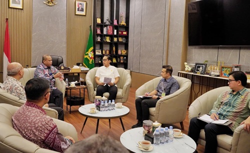 WhatsApp Image 2026-06-04 at 15.32.03 Wali Kota Medan Rico Waas menerima audiensi jajaran Kementerian Keuangan (Kemenkeu) Perwakilan Sumatera Utara di rumah dinas Wali Kota Medan, Kamis (4/6/2026).