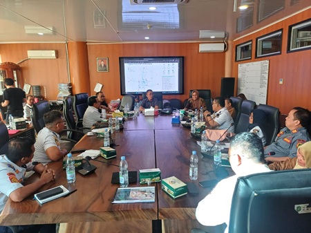Rapat Dengar Pendapat (RDP) tentang pembangunan BRT Mebidang di Kota Medan bersama perwakilan BPTD Sumut, Chandra, Sekretaris Dinas Perhubungan Sumut, Rohani dan perwakilan Dinas Perhubungan Kota Medan, Ranto di gedung DPRD Medan, Senin (8/6/2026) sore.