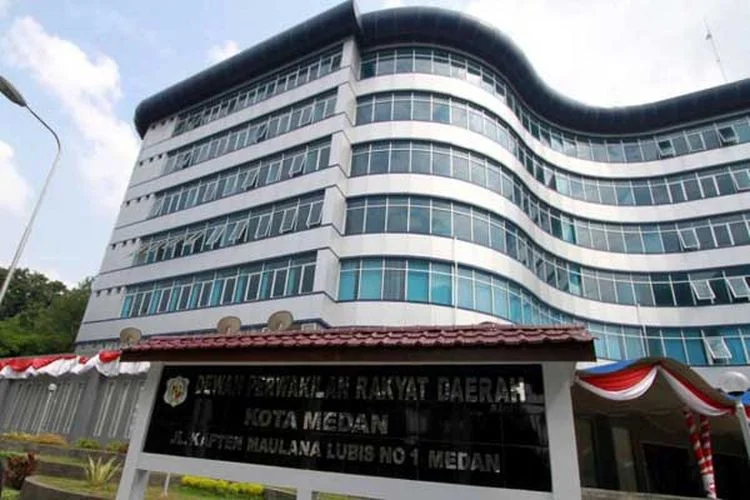 Gedung-DPRD-Medan-1