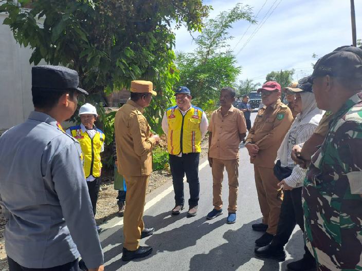 Bupati Madina  meinjau Jalan Bukit Mas - Kubangan Tompek 