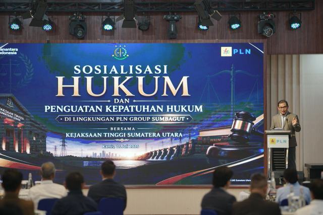 IMG-20260717-WA0012_resize_92 General Manager PLN UID Sumut, Mundhakir saat menyampaikan sambutan pada kegiatan Sosialisasi Hukum dan Penguatan Kepatuhan Hukum