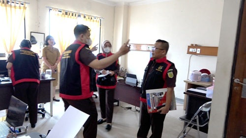 Penyidik Tindak Pidana Khusus (Pidsus) Kejaksaan Negeri (Kejari) Medan menggeledah dan menyita sejumlah dokumen di RSUD Dr Pirngadi Medan