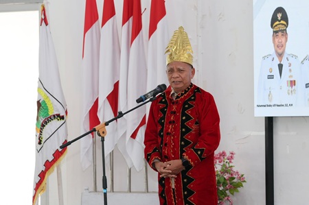Wagubsu Surya melakukan kunjungan kerja ke Kabupaten Nias Utara dan menghadiri penyambutan adat di Pendopo Rumah Dinas Bupati Nias Utara, Jalan Gunungsitoli-Lahewa, Desa Hilidundra, Kecamatan Lotu, Selasa (21/7/2026).